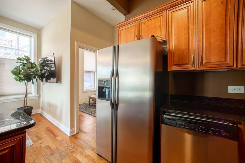 Getaway In The Heart Of Pilsen Chicago Apartment Exterior photo